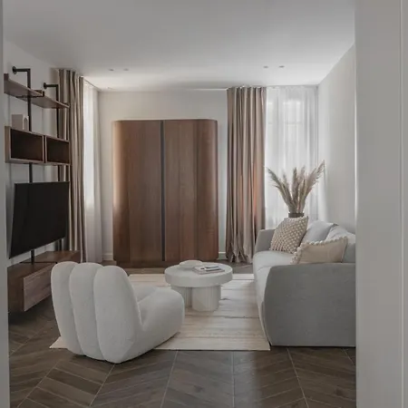 2 Bedroom Next To Monaco בוסוליי