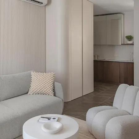 2 Bedroom Next To Monaco * בוסוליי