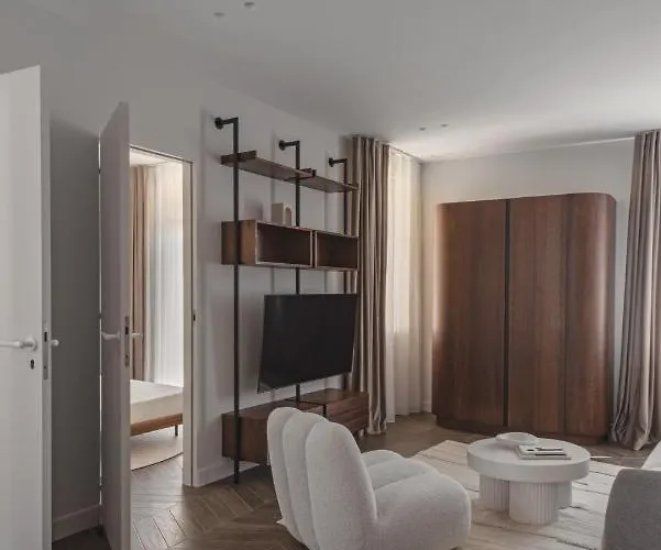 2 Bedroom Next To Monaco Apartment *