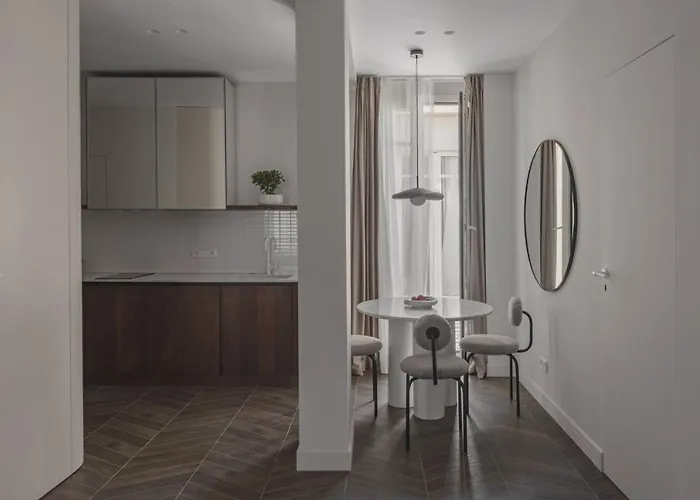 2 Bedroom Next To Monaco Apartment *